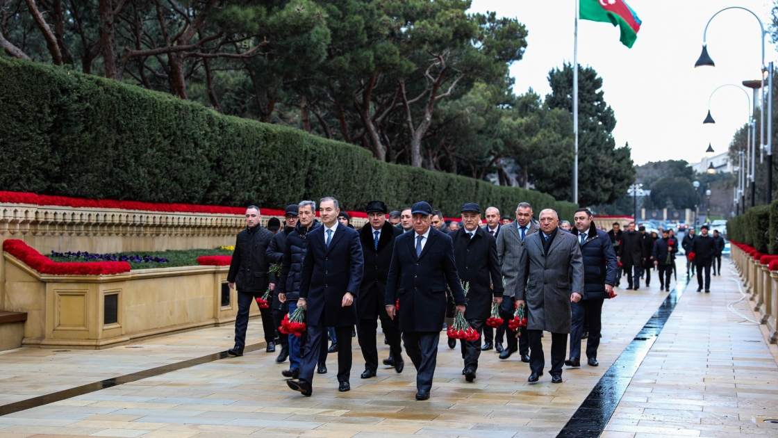 XRİTDX-nin şəxsi heyəti Şəhidlər xiyabanını ziyarət edib