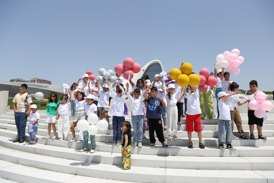 Heydər Əliyev Mərkəzinin parkında “Uşaq festivalı” təşkil olunub