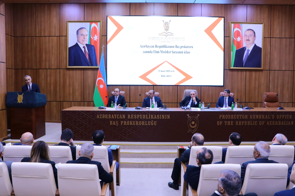 Baş Prokurorluqda aktual hüquqi problemlərin həlli üçün yeni təkliflər müzakirə edilib