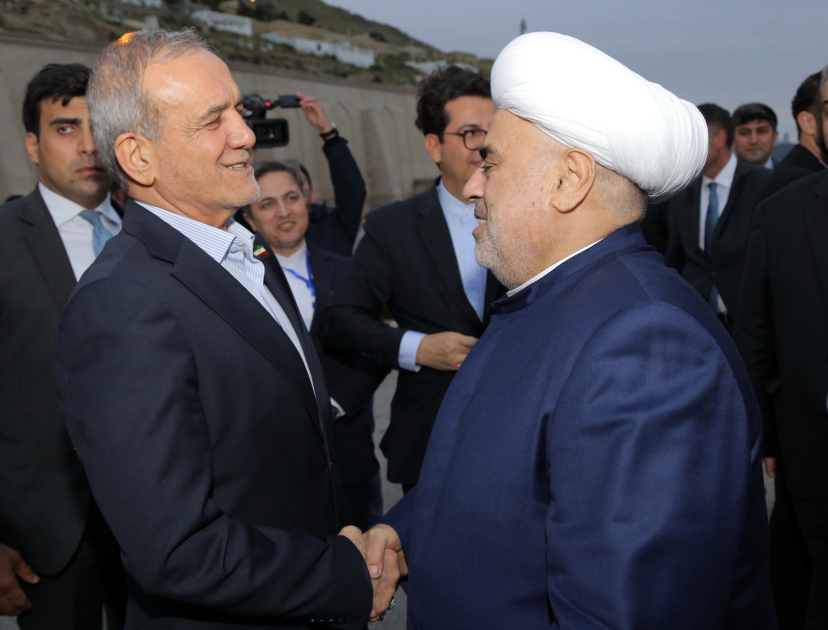 İran Prezidenti Məsud Pezeşkian Bibiheybət məscidini ziyarət edib