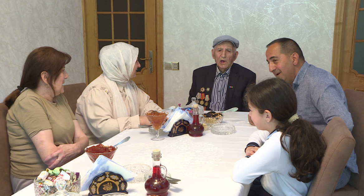 “Taqanroq diviziyası”nın döyüşçüsü həm 100 illik yubileyini, həm də Qələbənin 80 illiyini qeyd edir