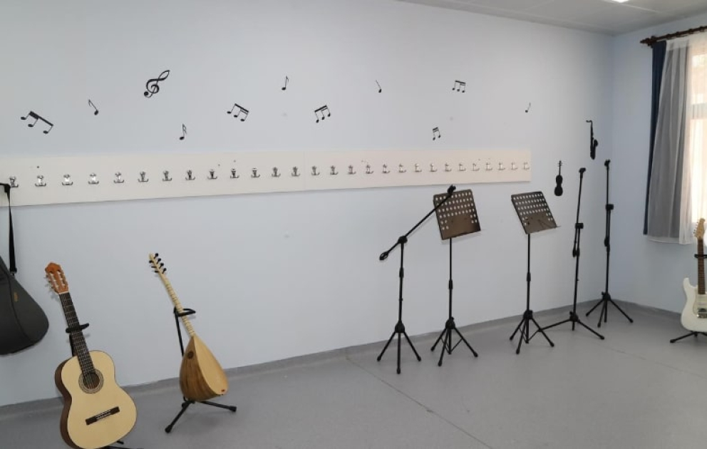 Azərbaycanın Əməkdar artisti Türkiyədəki fəlakət zonasında konsert verib