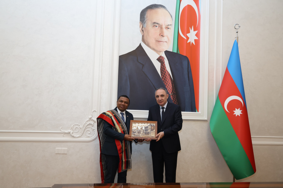 Baş Prokuror korrupsiyaya qarşı beynəlxalq əməkdaşlıq çərçivəsində üç ölkənin nümayəndə heyəti ilə görüş keçirib