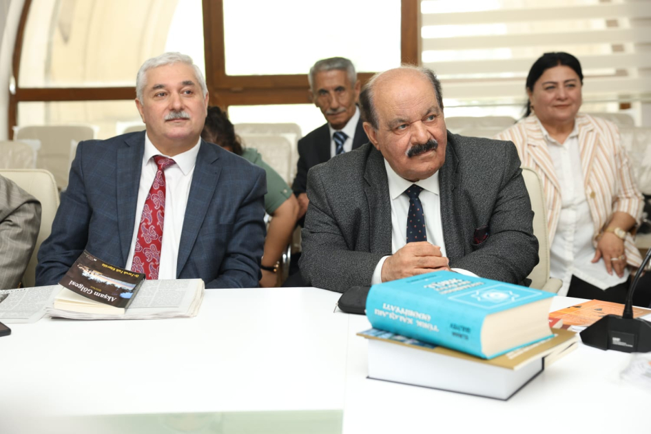 Ədəbiyyat İnstitutunda professor Faruk Faik Köprülü ilə görüş keçirilib