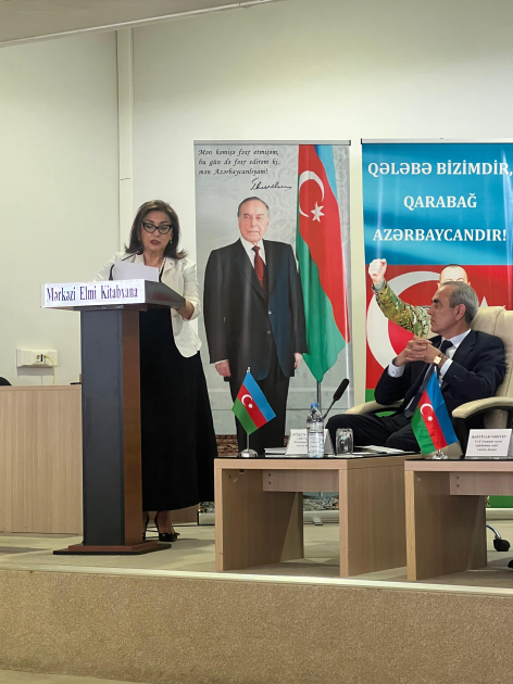 Prezident Kitabxanasının direktoru elmi konfransda çıxış edib