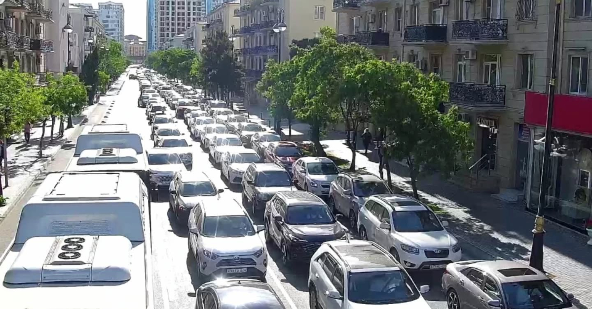 Bakıda bir sıra yollarda sıxlıq müşahidə olunur - SİYAHI