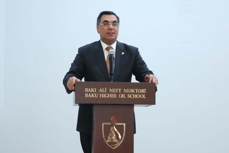 BANM-də keçirilən Müstəqillik Günündə Koç Universitetinin rektoru da iştirak edib