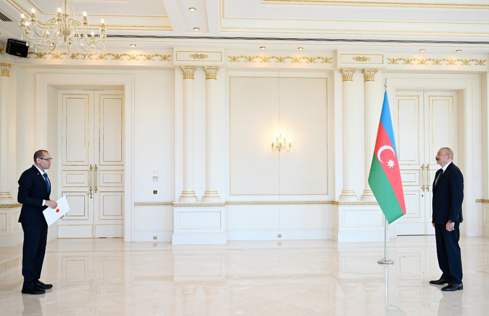 Prezident İlham Əliyev İsrailin Azərbaycanda yeni təyin olunmuş səfirinin etimadnaməsini qəbul edib
