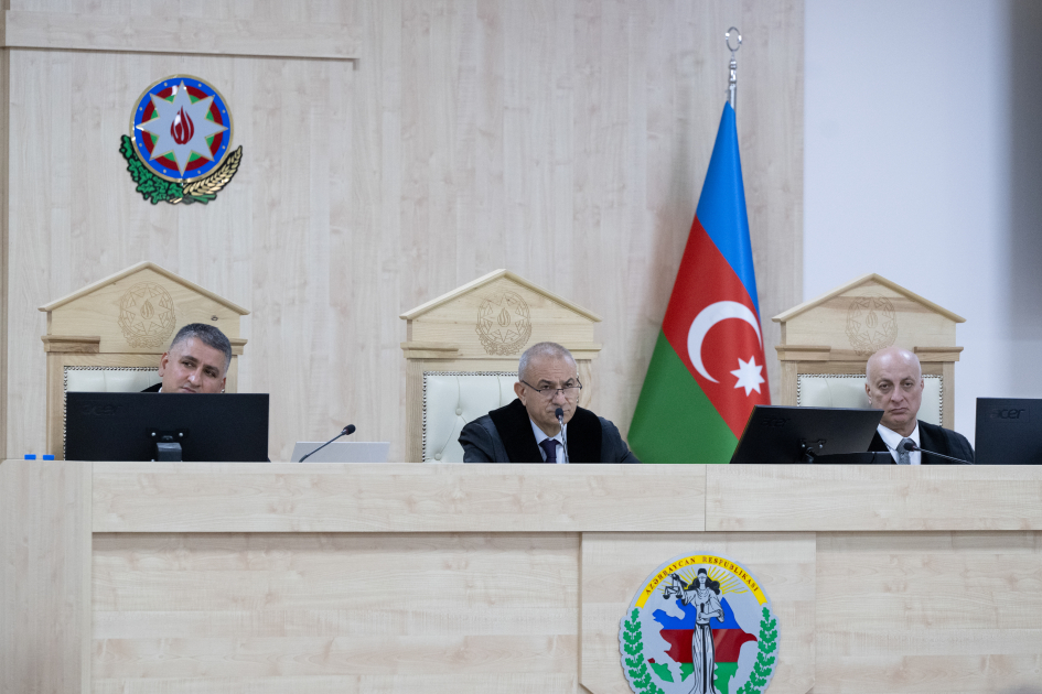 Ermənistan silahlı qüvvələrinin Xankəndiyə, Laçına, Kəlbəcərə, Ağdərəyə, Cəbrayıla, Füzuliyə hücumları nəticəsində məcburi köçkün düşmüş, yaralanmış, doğmaları öldürülmüş şəxslər məhkəmədə ifadə veriblər