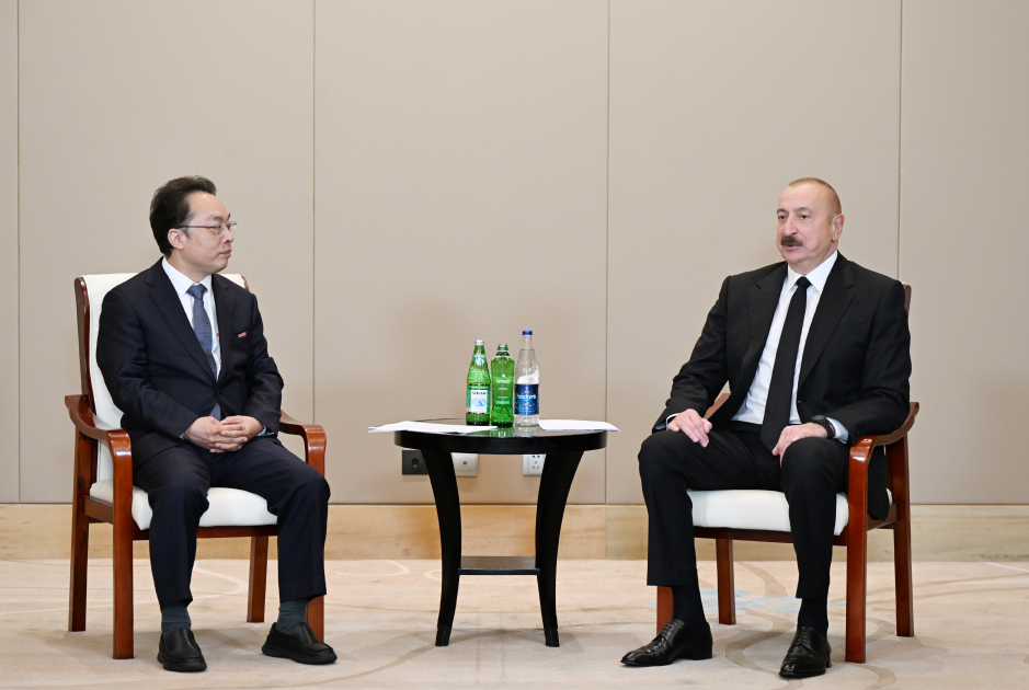 Prezident İlham Əliyev Tiencində "CETC" korporasiyasının baş direktoru ilə görüşüb