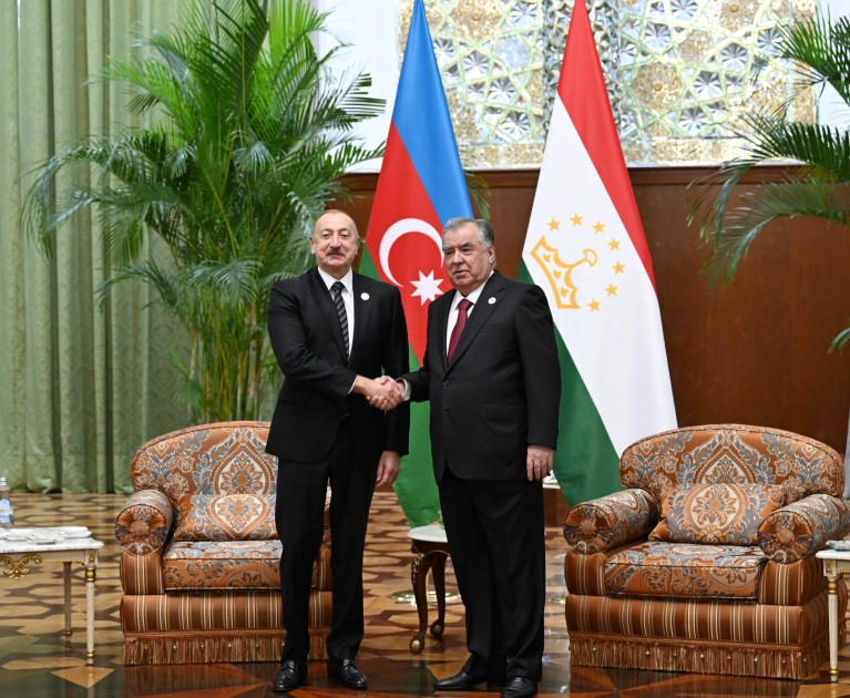 Düşənbədə Azərbaycan Prezidenti İlham Əliyevin Tacikistan Prezidenti Emoməli Rəhmon ilə təkbətək görüşü olub