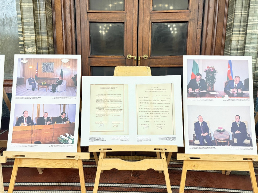 Sofiya Universitetində “Azərbaycan suveren dövlətçilik yolunda” sərgisinin açılışı