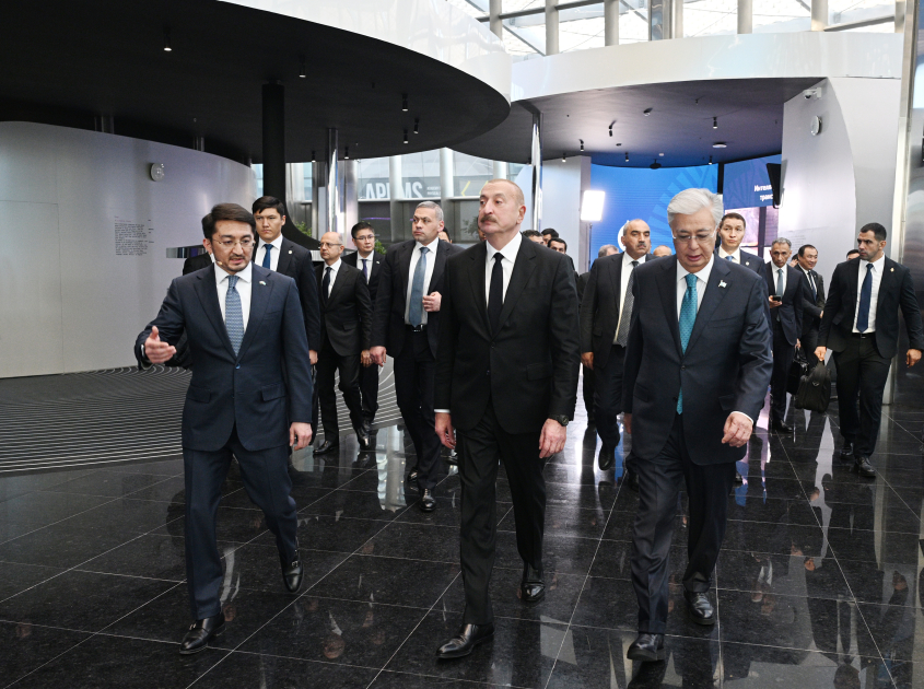 Prezident İlham Əliyev və Prezident Kasım-Jomart Tokayev Astanada “Alem.ai” Beynəlxalq Süni İntellekt Mərkəzində olublar