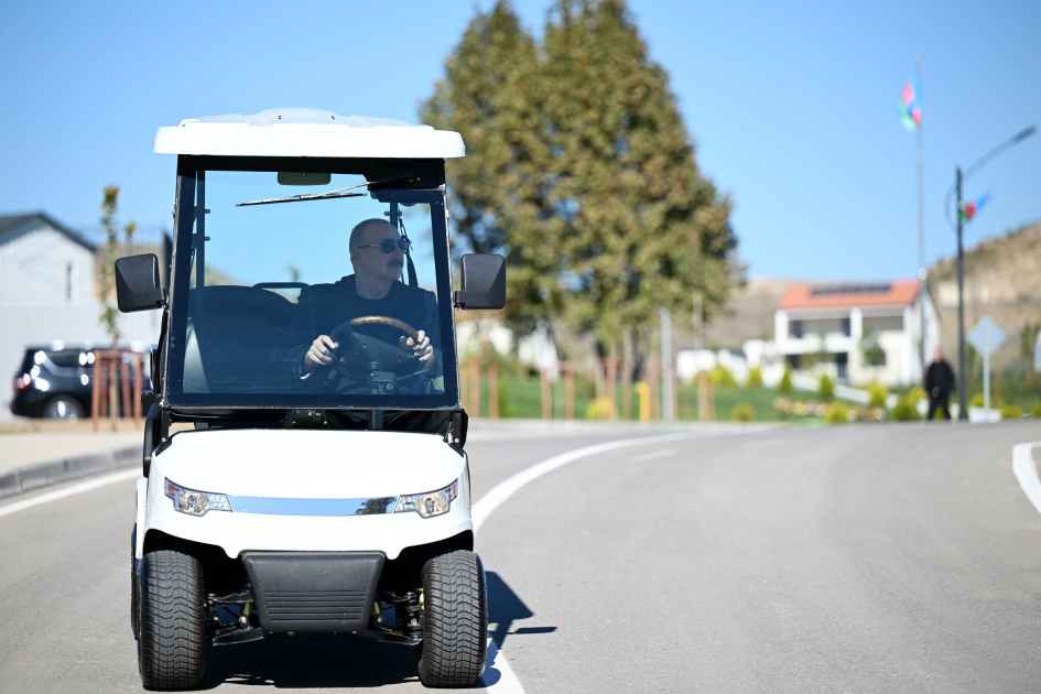 Prezident İlham Əliyev Cəbrayıl rayonunun Horovlu kəndinin sakinlərinə mənzillərin açarlarını təqdim edib