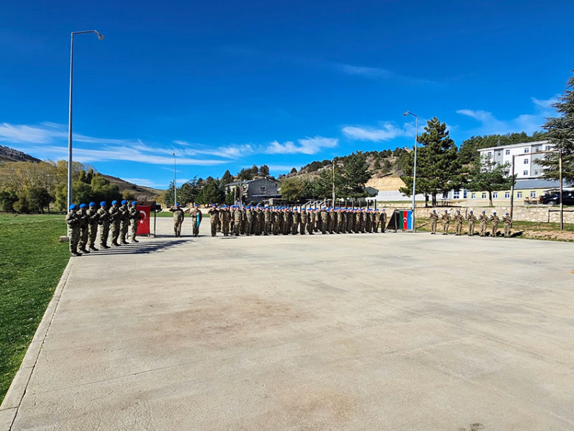 ƏÜO-nun hərbi qulluqçularının iştirak etdiyi “Dağ komando kursu” başa çatıb