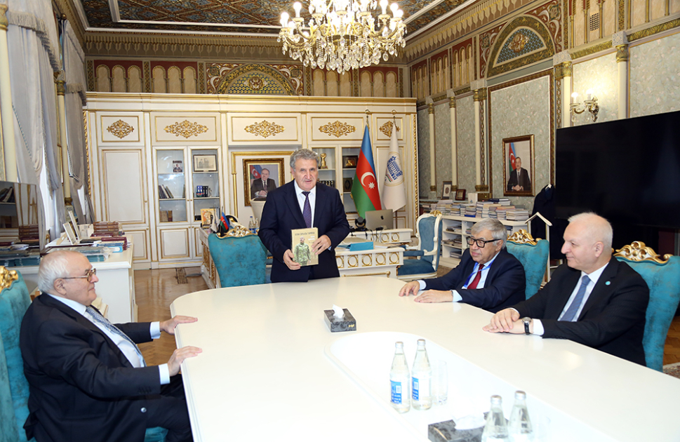 Birinci Türkoloji Qurultayın 100 illiyi ilə bağlı geniş fikir mübadiləsi aparılıb