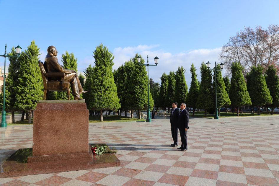 Dövlət Xidmətinin rəisi Xaçmazda vətəndaşların müraciətlərini dinləyib