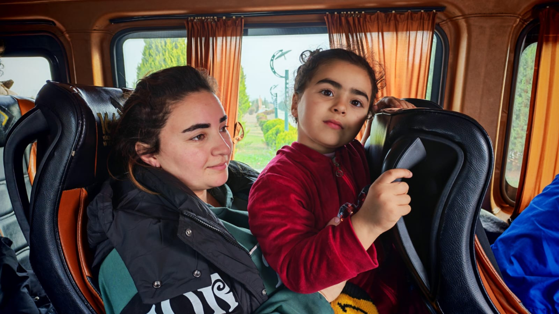 Ağdərənin Həsənriz kəndinə növbəti köç yola salınıb