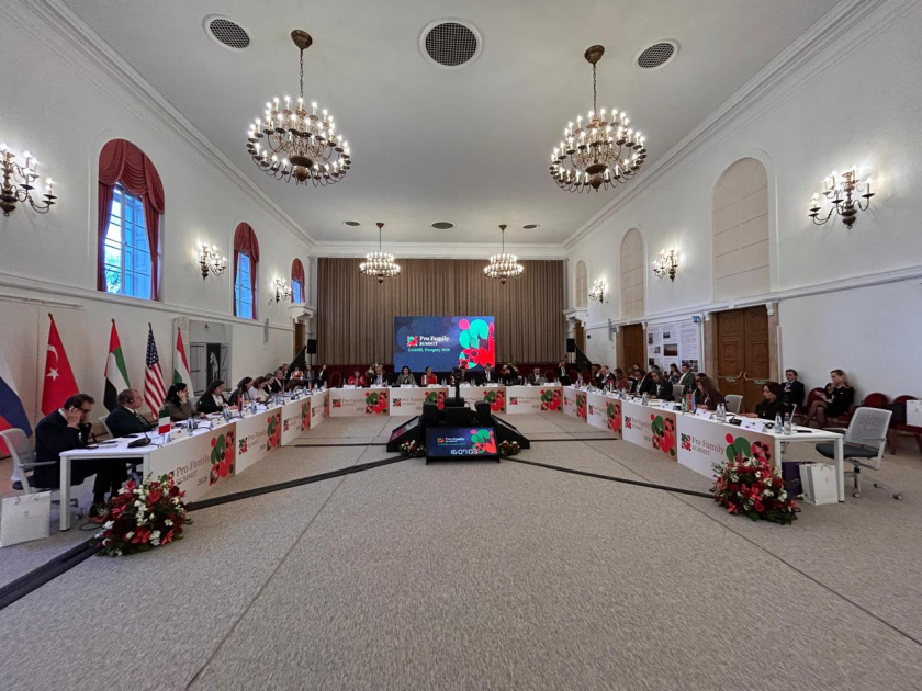 Macarıstanda qlobal miqyasda ailəyönümlü əməkdaşlığın əhəmiyyəti müzakirə olunub