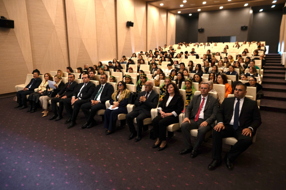 Gəncədə folklorun izi ilə: elmi seminar milli mədəniyyətin qaynaqlarına işıq salıb