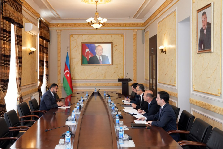 Komitə sədri vətəndaşların müraciətlərini dinləyib