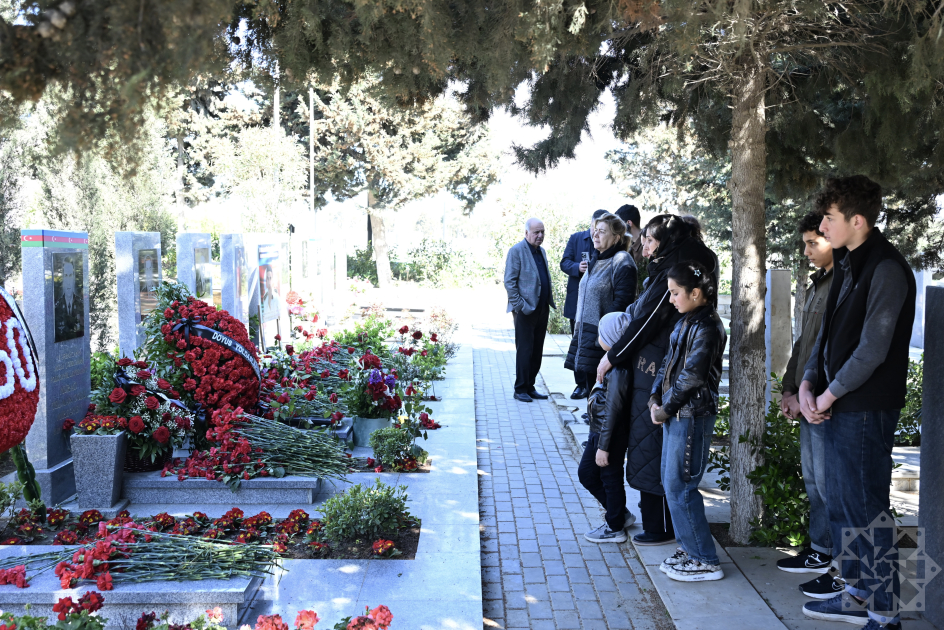 Səngərdə şəxsi heyətlə birlikdə şəhid olan Milli Qəhrəmanın xatirəsi anılıb