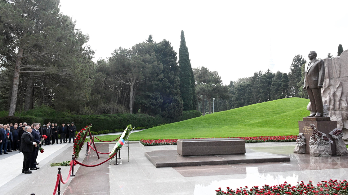 Azərbaycan Çernobıl Əlilləri İttifaqının üzvləri Fəxri xiyabanı və Şəhidlər xiyabanını ziyarət ediblər