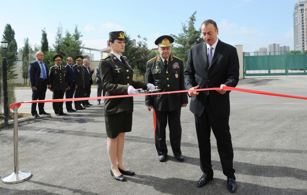 Le président azerbaïdjanais Ilham Aliyev a participé à la cérémonie inaugurale du nouveau complexe d'habitation du Ministère de la Défense à Bakou