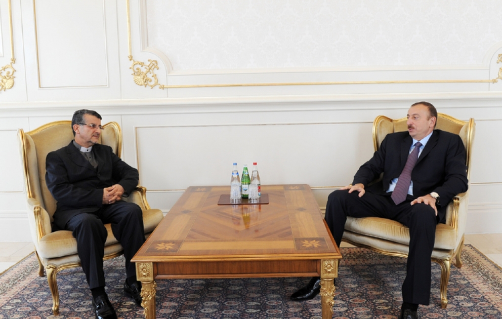 Le président Ilham Aliyev a reçu l’ambassadeur iranien à l’occasion de l’achèvement de sa mission diplomatique