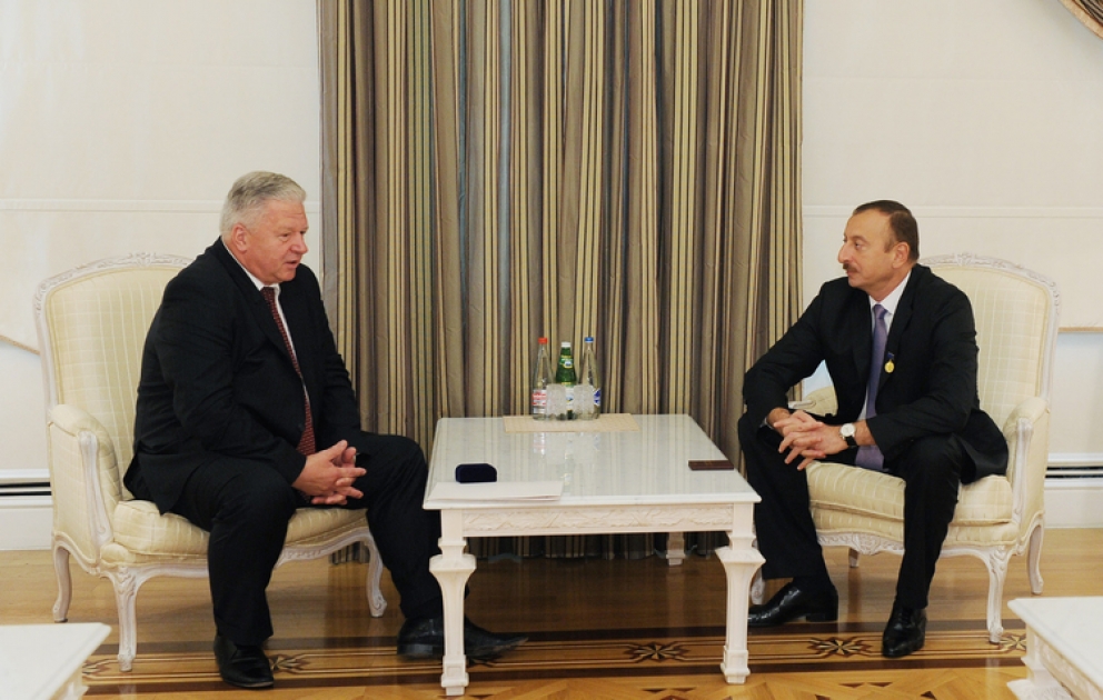 Le Président azerbaïdjanais M. Ilham Aliyev a reçu le président et le secrétaire général de la Confédération des syndicats