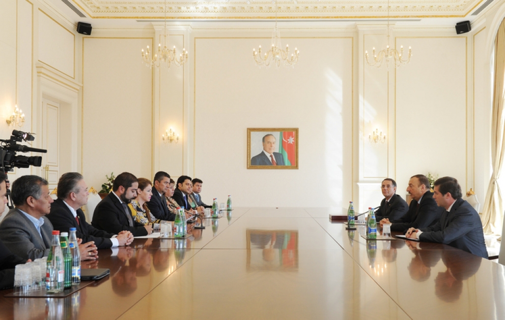 Le président azerbaïdjanais Ilham Aliyev a reçu la délégation dirigée par la présidente du comité constitutionnel du Sénat de Colombie
