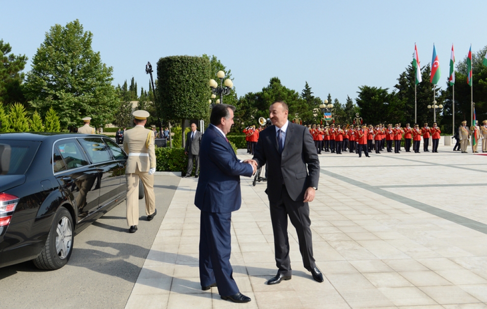 La cérémonie officielle d’accueil du président tadjik Emomali Rahmon