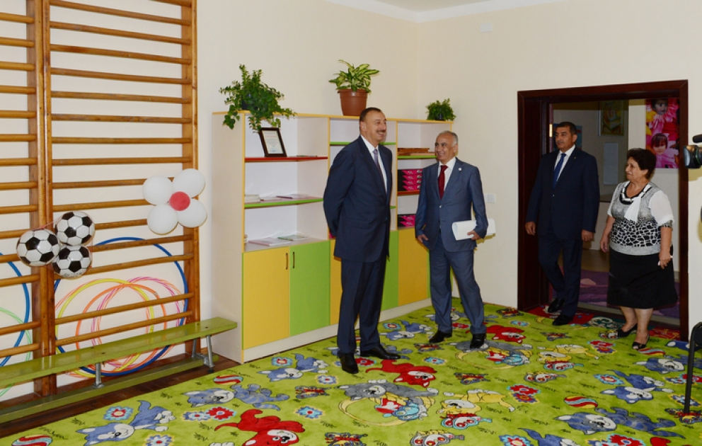 Le président Ilham Aliyev a visité l’école maternelle n° 268 au bourg de Bulbulé de Bakou suite à sa reconstruction