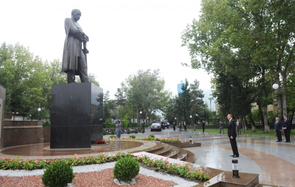 Le président azerbaïdjnais M. Ilham Aliyev a inspecté les travaux de reconstruction effectués dans le parc de loisir M.F. Akhoundzade à Chéki