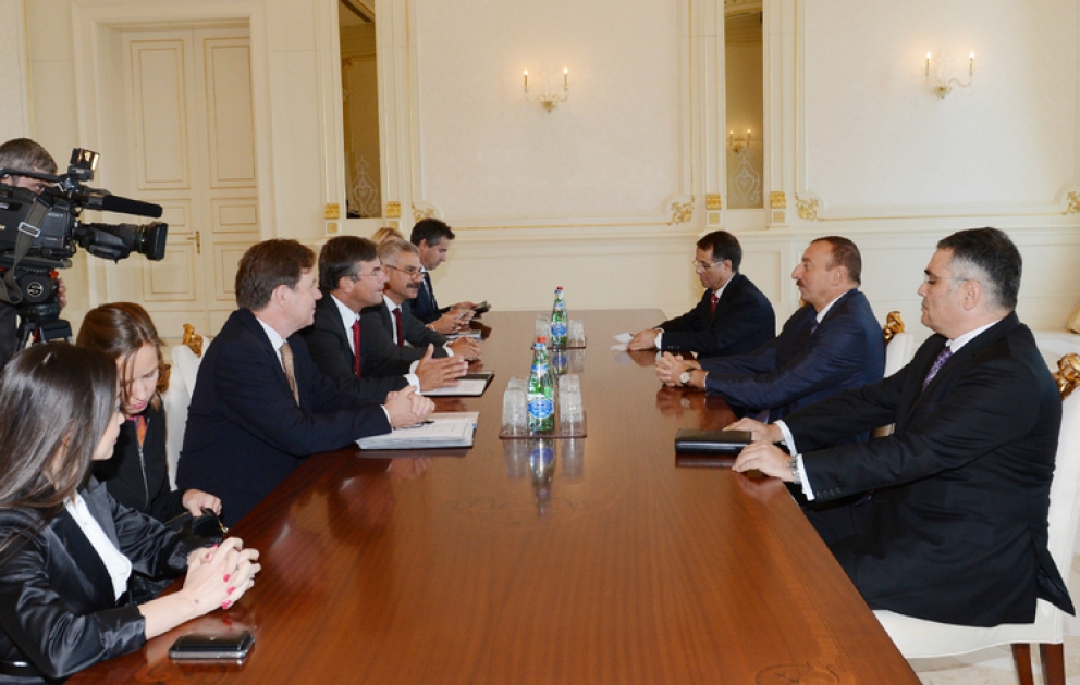 Le président azerbaïdjanais M. Ilham Aliyev a reçu la délégation dirigée par le vice- premier ministre des Pays – Bas