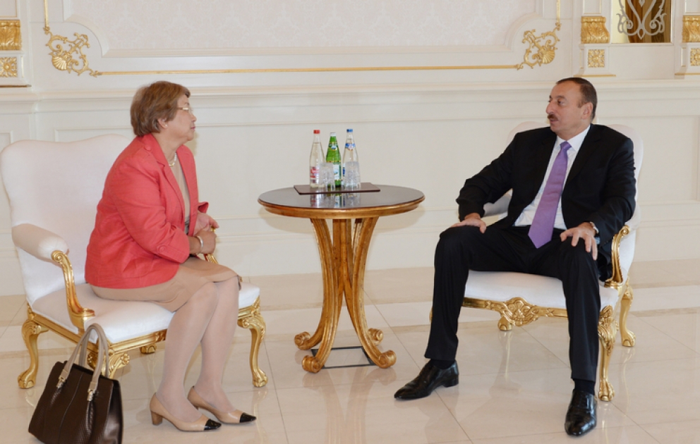 Le président azerbaïdjanais Ilham Aliyev a reçu l’ancienne présidente kirghize Rosa Otunbaeva