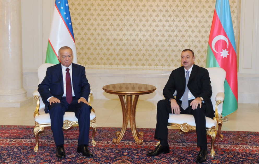 Entretien en tête à tête du président azerbaïdjanais Ilham Aliyev avec son homologue ouzbek Islam Karimov