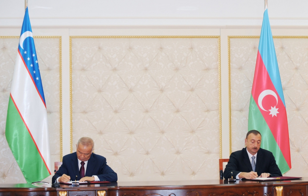 La cérémonie de la signature des documents officiels azerbaïdjano – ouzbeks