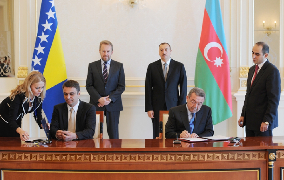 La rencontre du président azerbaïdjanais Ilham Aliyev et du président de la présidence de la Bosnie-Herzégovine Bakir Izetbegovic avec la participation des délégations