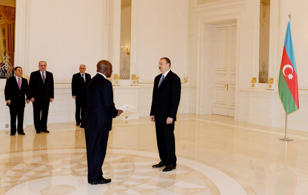 Le président Ilham Aliyev a reçu les lettres de créance du nouvel ambassadeur de Zimbabwe en Azerbaïdjan