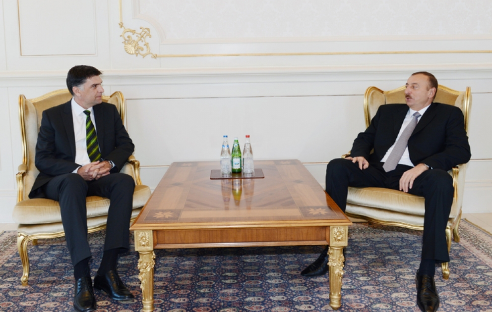 Le président M. Ilham Aliyev a reçu les lettres de créance du nouvel ambassadeur de la Bosnie – Herzégovine en Azerbaïdjan