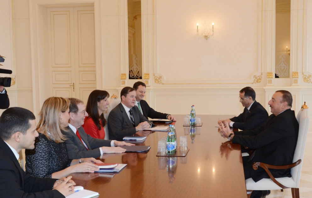 Le président M. Ilham Aliyev a reçu la délégation dirigée par le secrétaire d’Etat adjoint américain du Bureau de la démocratie, des droits de l’homme et du travail