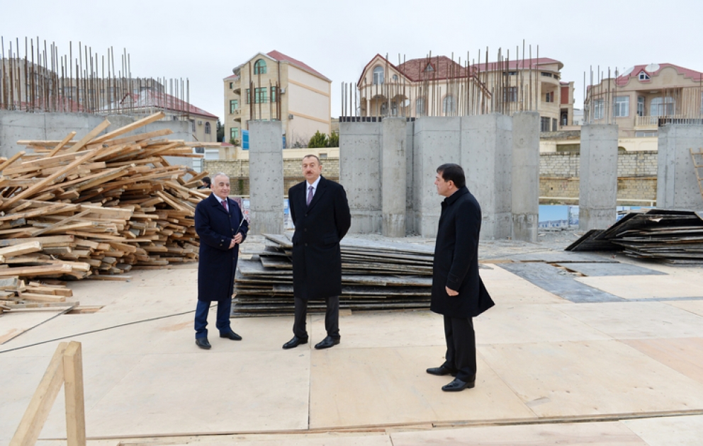 Une mosquée en construction dans l’arrondissement de Binagadi de BakouLe président Ilham Aliyev a pris connaissance du déroulement des travaux de construction dans la mosquée