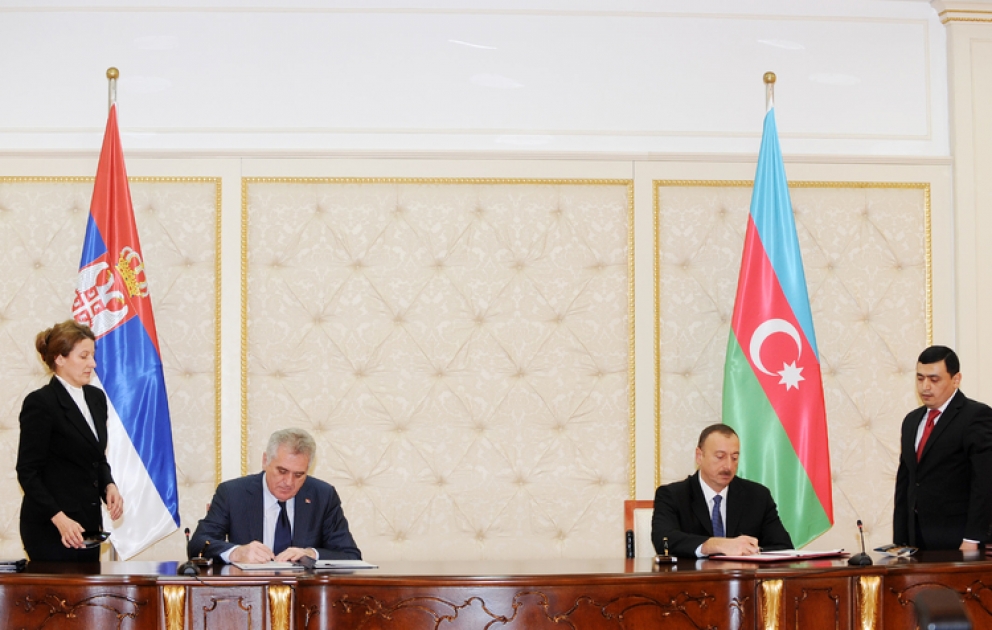 Cérémonie de signature des documents azerbaïdjano-serbes