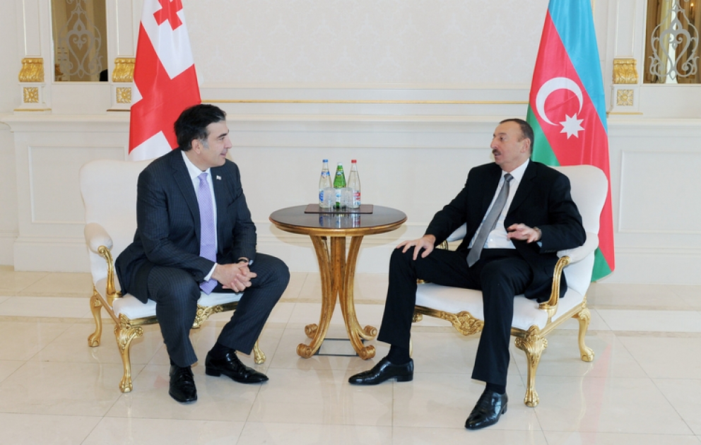 Rencontre en tête-à-tête entre le président azerbaïdjanais Ilham Aliyev et le président géorgien Mikhaïl Saakachvili