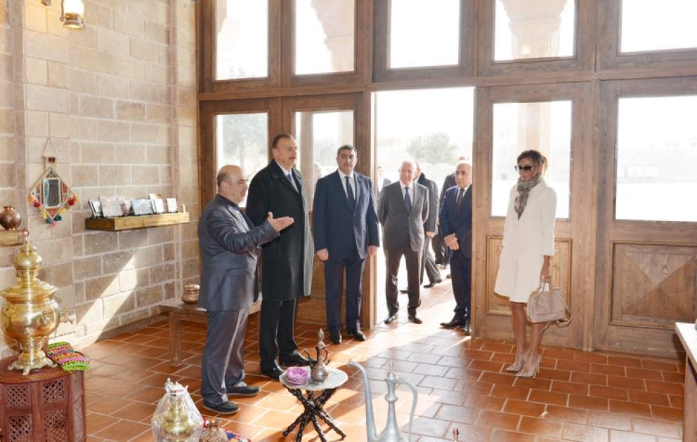 Le président Ilham Aliyev a visité le Temple Ateshgah, la réserve historique et architecturale