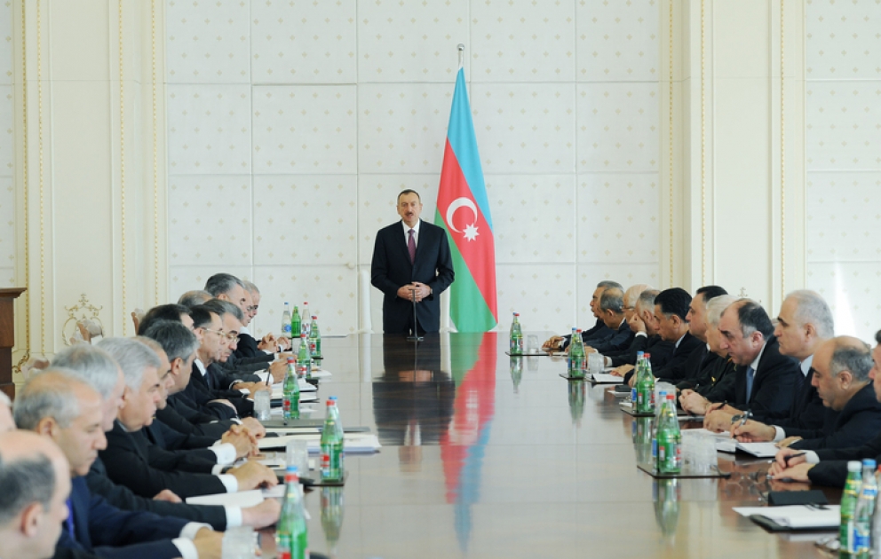 La réunion du Conseil des Ministres consacrée au bilan du développement socio-économique du premier trimestre de 2013, s’est tenue sous la présidence du président Ilham Aliyev VIDEO