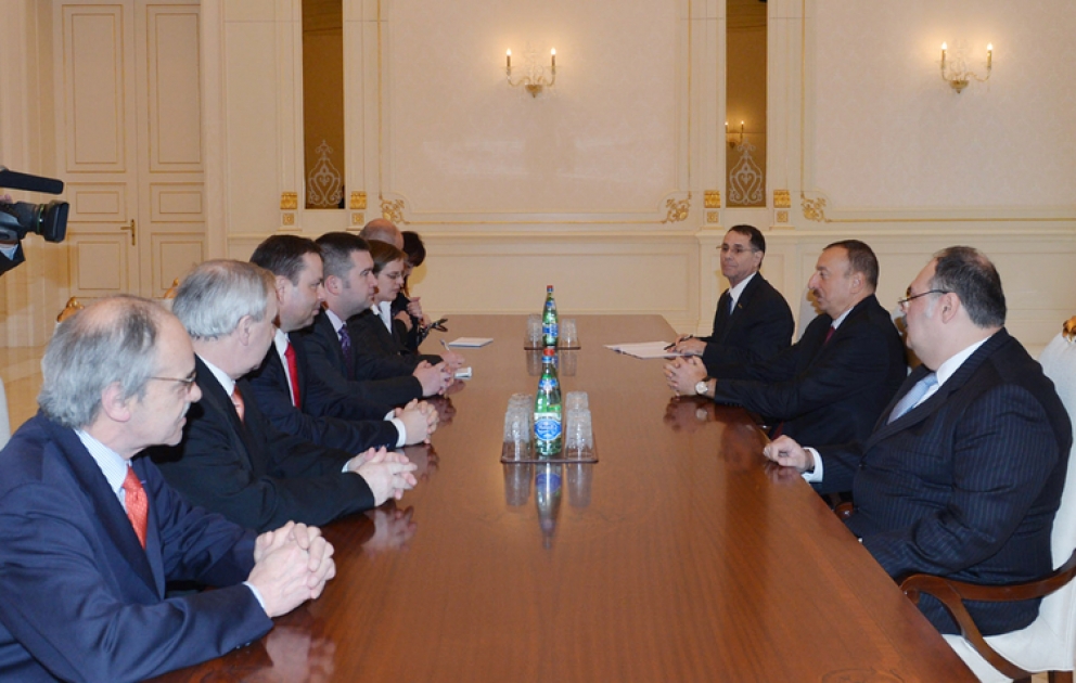 Le président azerbaïdjanais Ilham Aliyev a reçu la délégation dirigée par le Président de la Commission des affaires étrangères de la Chambre des Députés du Parlement de la République tchèque VIDEO