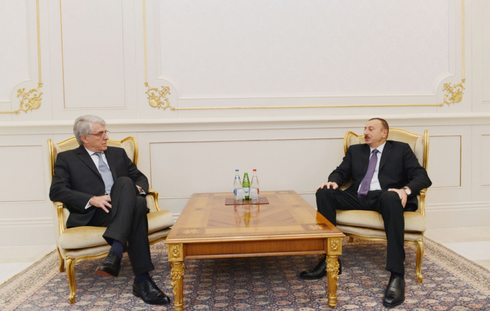 Le président Ilham Aliyev a reçu les lettres de créance du nouvel ambassadeur d’Argentine en Azerbaïdjan VIDEO