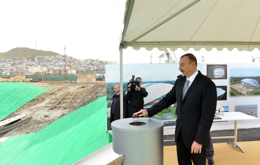 Le président azerbaïdjanais Ilham Aliyev a participé à la cérémonie de pose de la première pierre du Palais des sports aquatiques à Bakou VIDEO